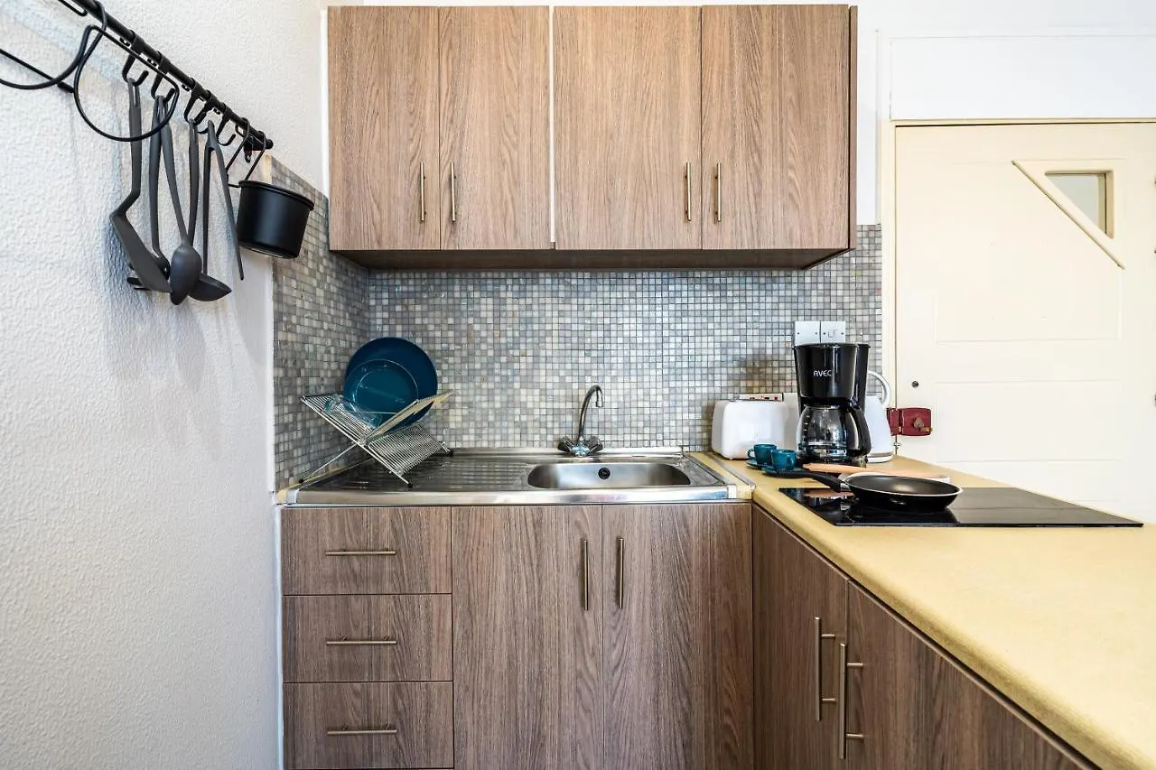 Apartment Whispering Palms 1-Br Apt By Finikoudes Beach Larnaca
