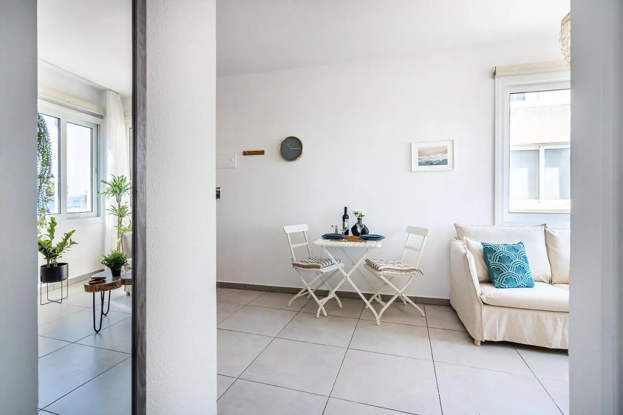 Whispering Palms 1-Br Apt By Finikoudes Beach Larnaca Cyprus